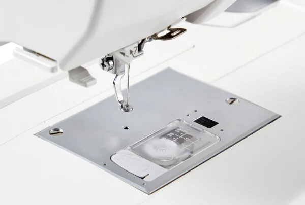 Janome Memory Craft 100E (MC100E) - Image 4